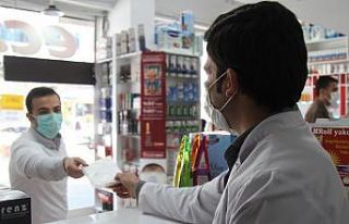 Van’daki eczanelerde ücretsiz maske dağıtımı...