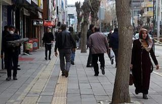 Vanlılar ’evde kal’ çağrısına aldırış...