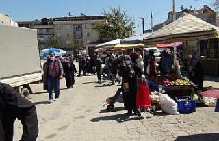 Vatandaşlar pazarlara akın ediyor