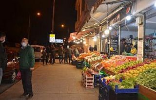 Vatandaşlar yasak öncesi market ve fırınlara akın...