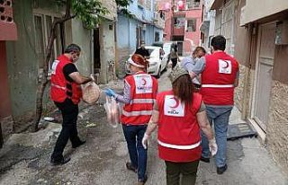 Vatandaşlara sıcak iftar yemeği dağıtıldı