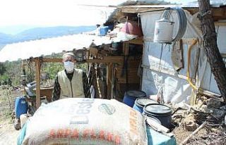 Vefa grubunu arayıp köpek ve keçileri için yem...