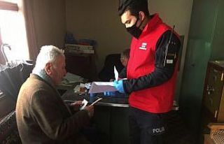Vefa Sosyal Destek Grubu polisleri yaşlılara hizmet...