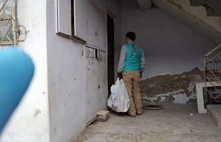 Veren el ile alan el arasında köprü oluyorlar