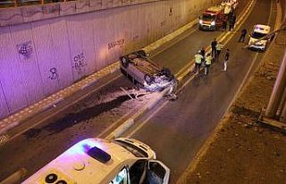 Virajı alamadı köprüden uçtu: 2 yaralı