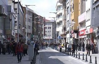 Virüs dinlemeyen Gaziantepliler çarşı pazara akın...