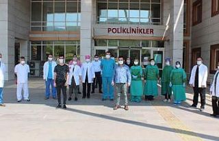 Virüsü yendiler, alkışlarla uğurlandılar