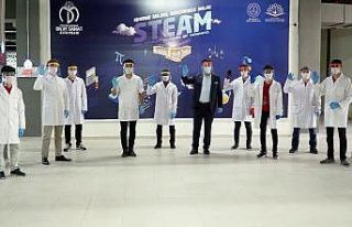 Yabancı öğrenciler Türkiye için maske ve solunum...