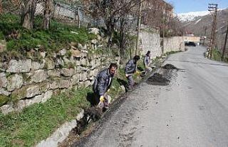 Yağmur suyu hatları ve ızgaralar temizleniyor