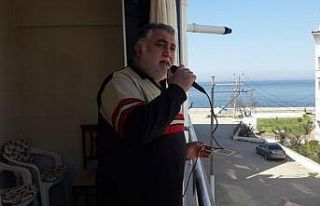 Yalovalı emekliden balkon konserleri