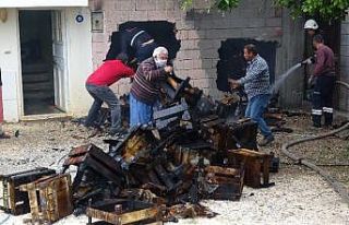 Yangın çıkan depodaki otomobil ve motosiklet hurdaya...