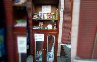 Yardıma muhtaç aileler için erzak dolabı kuruldu