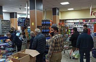 Yasak sonrası Devrekliler manav ve marketlere akın...