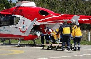 Yaşlı adam ambulans helikopterle hastaneye yetiştirildi