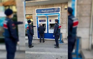 Yaşlı adamı telefon dolandırıcılarından jandarma...