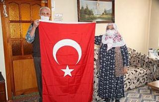 Yaşlı çift Vefa Sosyal Destek Grubu’ndan Türk...