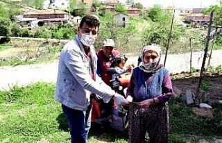 Yaşlı kadından 5 bin liralık bağış