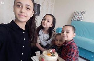 Yaşlı ve çocuklara müzikli doğum günü sürprizi