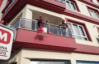 Yavuzeli İlçe Kaymakamı Taşkın maske ve Türk...