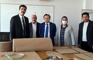 Yerköy’de kursiyerler gönüllü maske üretiyor