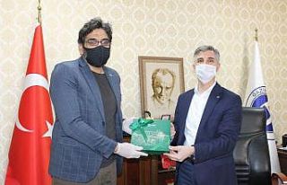 Yeşilay Cemiyetinden GAÜN Hastanesi’ne çikolata...