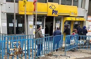 Yoğunluk yaşanan PTT şubeleri kapatılıyor! Ödemeler...