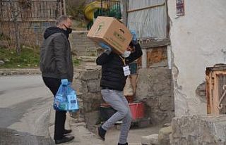 Yozgat’ta kepenk kapatan esnafa gıda yardımı