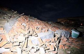 Yozgat’ta mandıra çöktü: 6 hayvan telef oldu