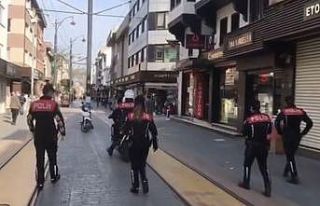 Yunus timinden caddelerde eş zamanlı ’evde kal’...