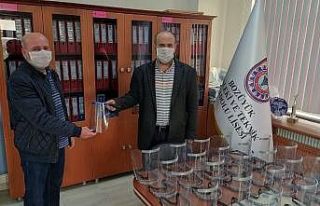 Yüz koruyucu siperlik maske üreterek hastane yönetimine...