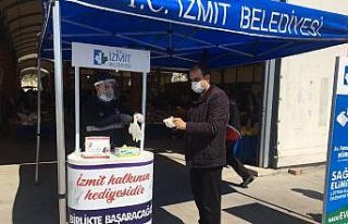 Zabıta Kuruçeşme Pazarı’nda maske ve dezenfektan...