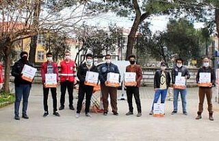 Zor durumdaki yabancı uyruklu öğrencilere gıda...