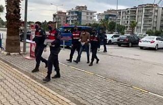 15 farklı suçtan aranan şahıs sahte kimlikle yakalandı