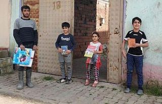 20 yaş altı gençlere 3 bin kitap dağıtıldı