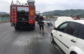 2 araçtan dumanlar çıktı, sürücüler korku dolu...