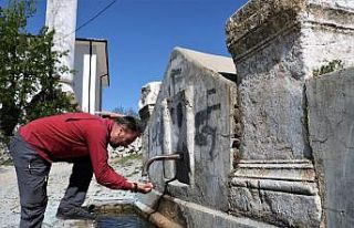2 bin yıldır akan ölüler çeşmesinden su içiyorlar