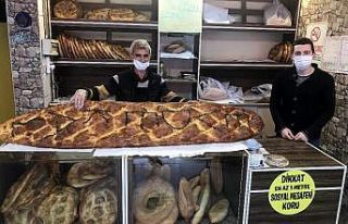 2 metre 45 santimlik pide yaparak ‘Evde kal Türkiye’...