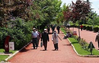 65 yaş üstü vatandaşlar 4 saatliğine sokağa...