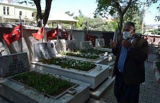 65 yaş üstü vatandaşlar şehitliklere koştu