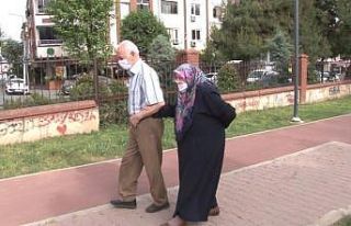65 yaş üstü vatandaşlar sokağa çıkma kısıtlamasının...