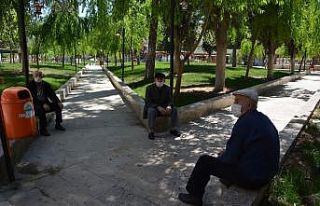 65 yaş ve üstü vatandaşlar parklara akın etti