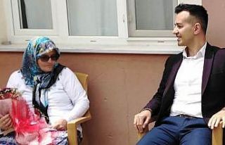 70 Yaşındaki Hatice anneye, kaymakamdan Anneler...