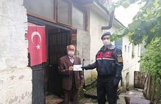 81 yaşındaki Bekir amcadan duygulandıran bağış