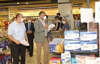 Açılan alışveriş merkezleri belediye ekiplerince...