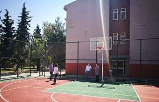 Adana’da 16 okula spor sahası yaptırıldı