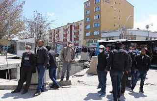 Ağrı’da sosyal mesafe kuralı hiçe sayıldı