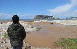Alanya’da denizin rengi kahverengiye dönüştü