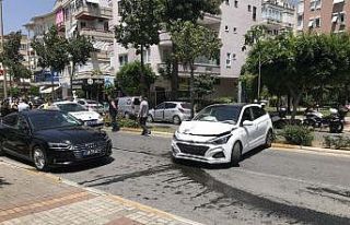 Alanya’da kontrolden çıkan otomobil ortalığı...