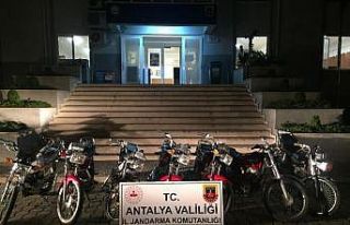 Alanya’da motosiklet hırsızları jandarmadan kaçamadı