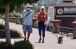 Alanya’da yaşlıların sokak keyfi